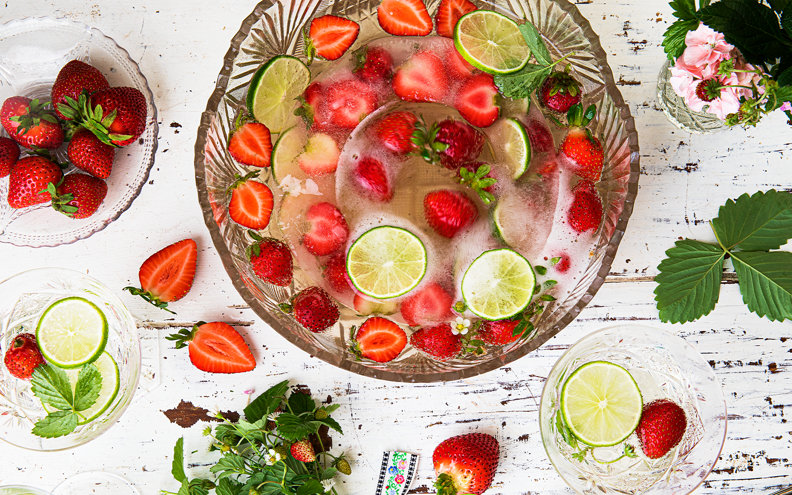 Proseccobål med jordgubbar