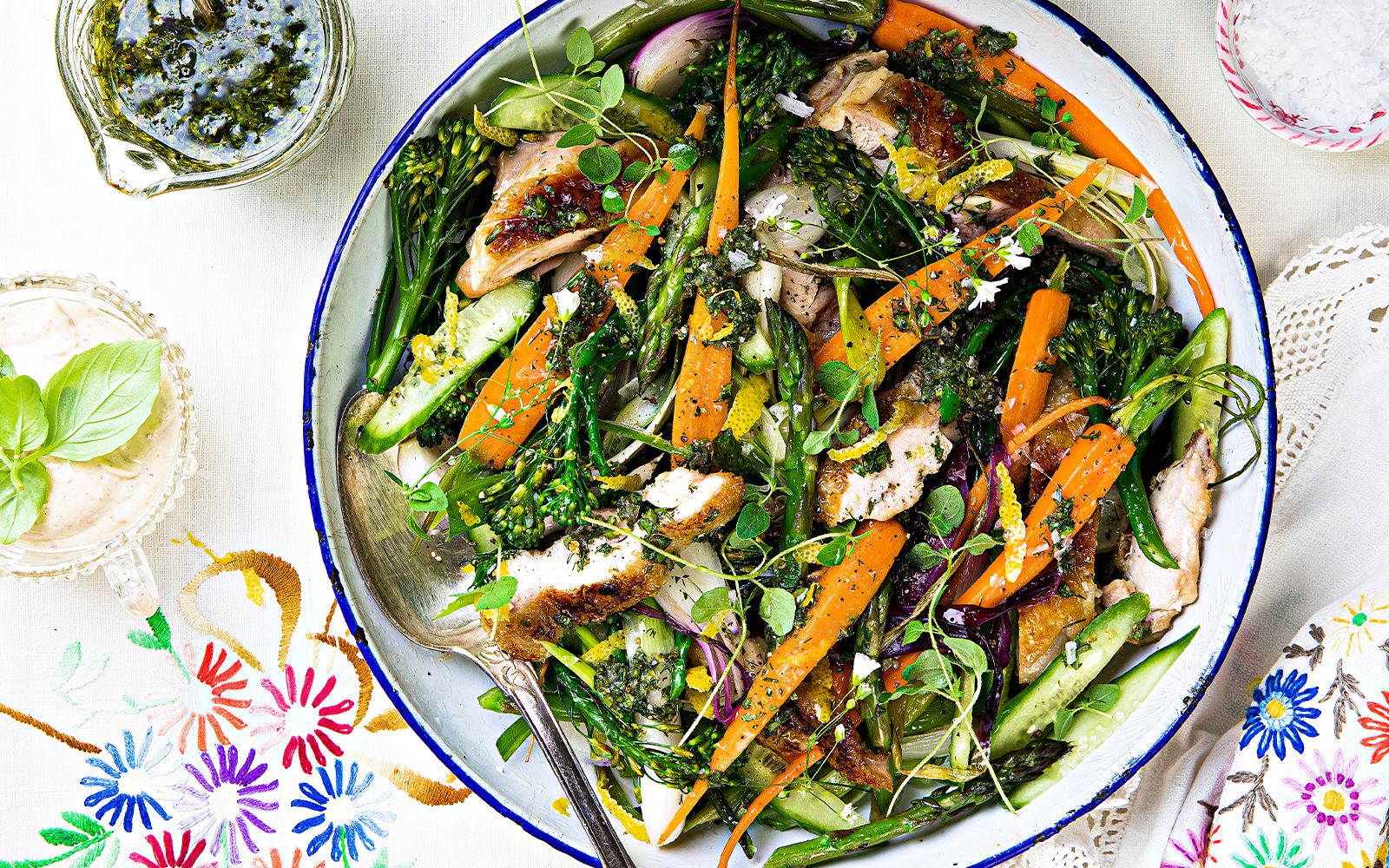 Kycklingsallad med salsa verde