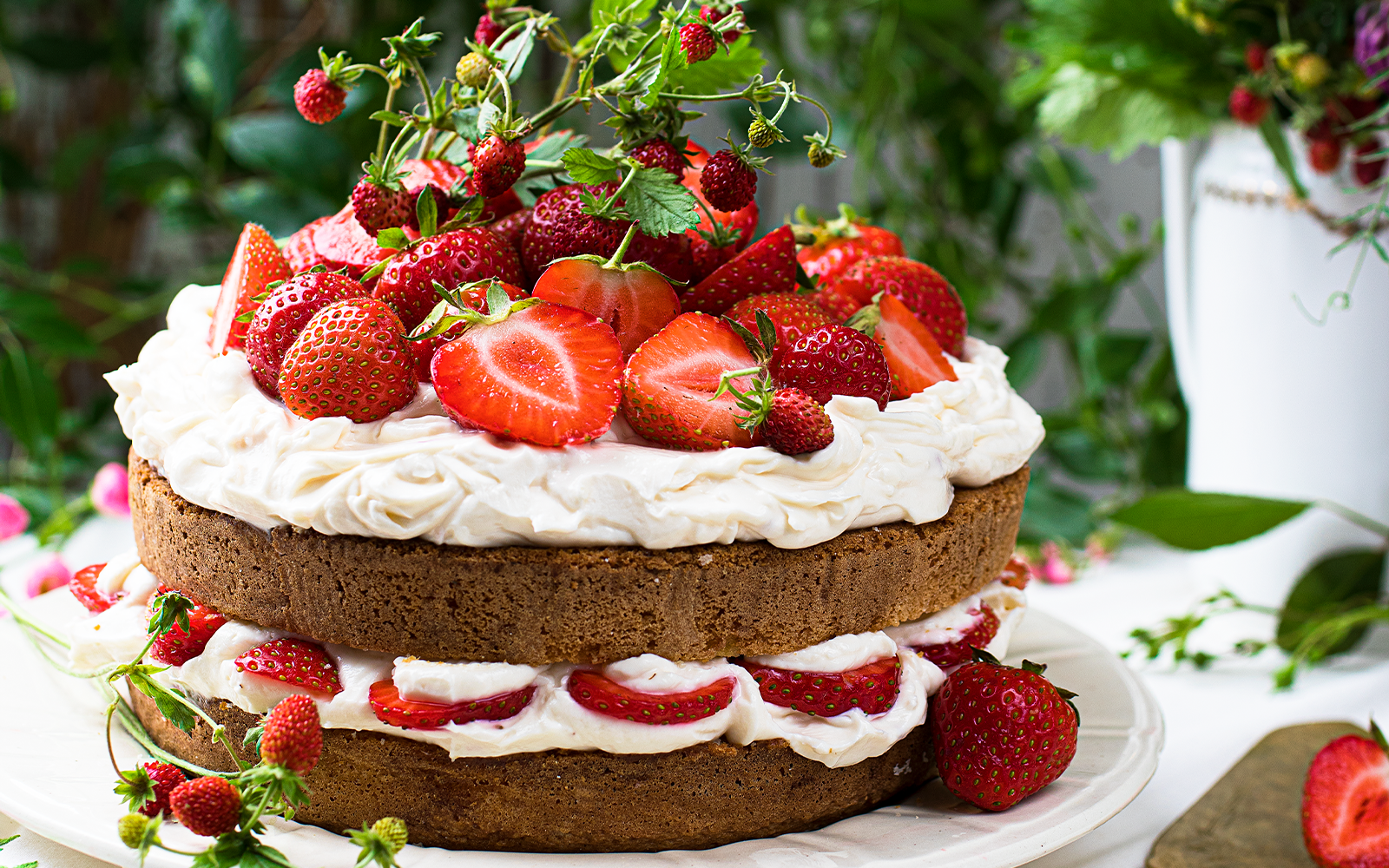 Jordgubbstårta med vit choklad