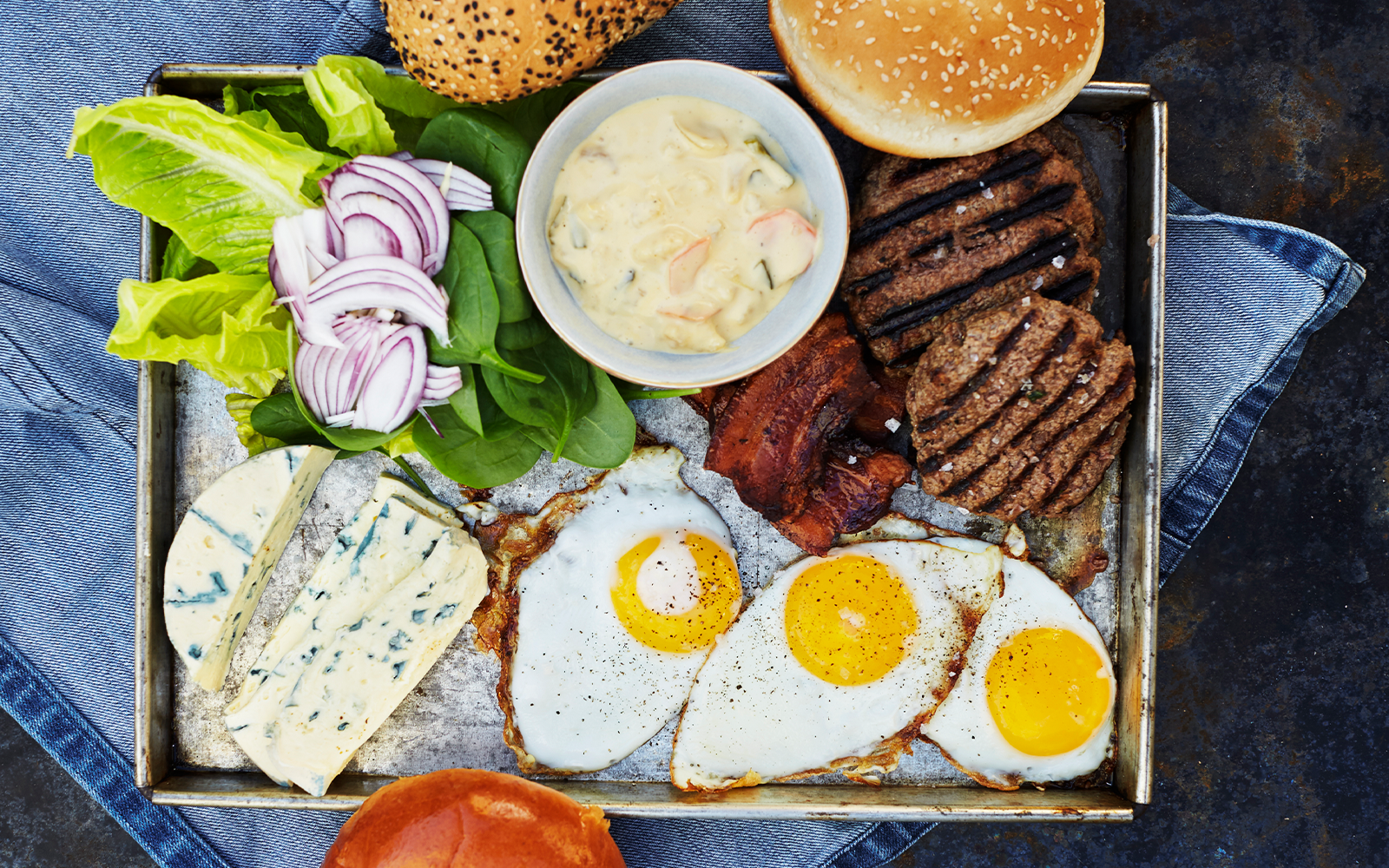 Nötfärsburgare med blåmögelost