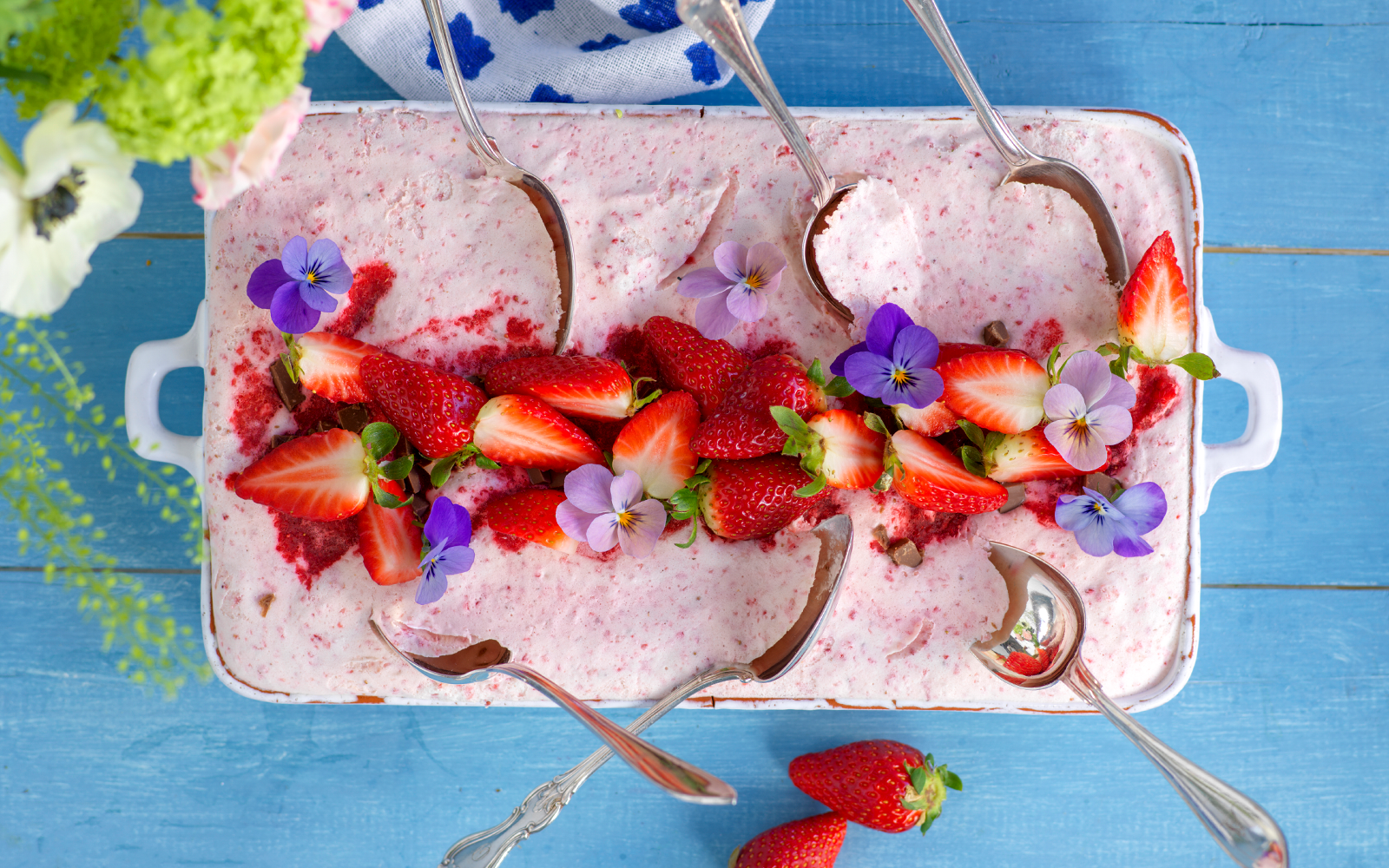 Semifreddo med jordgubbar