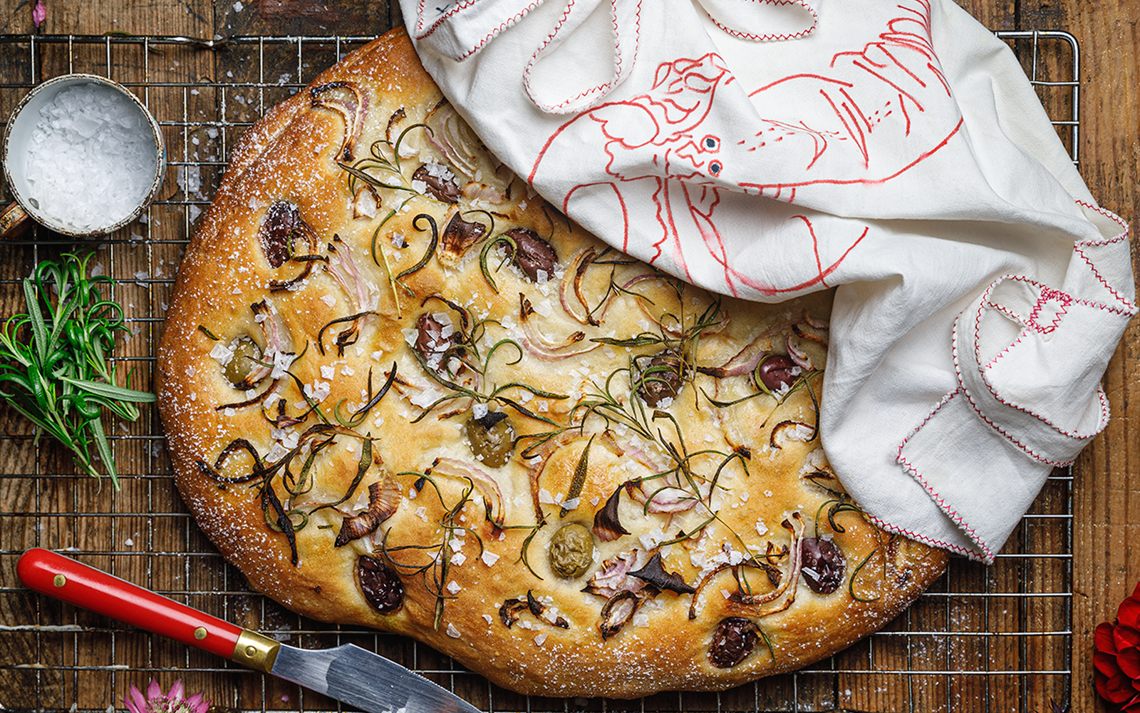 Focaccia med oliver och rosmarin