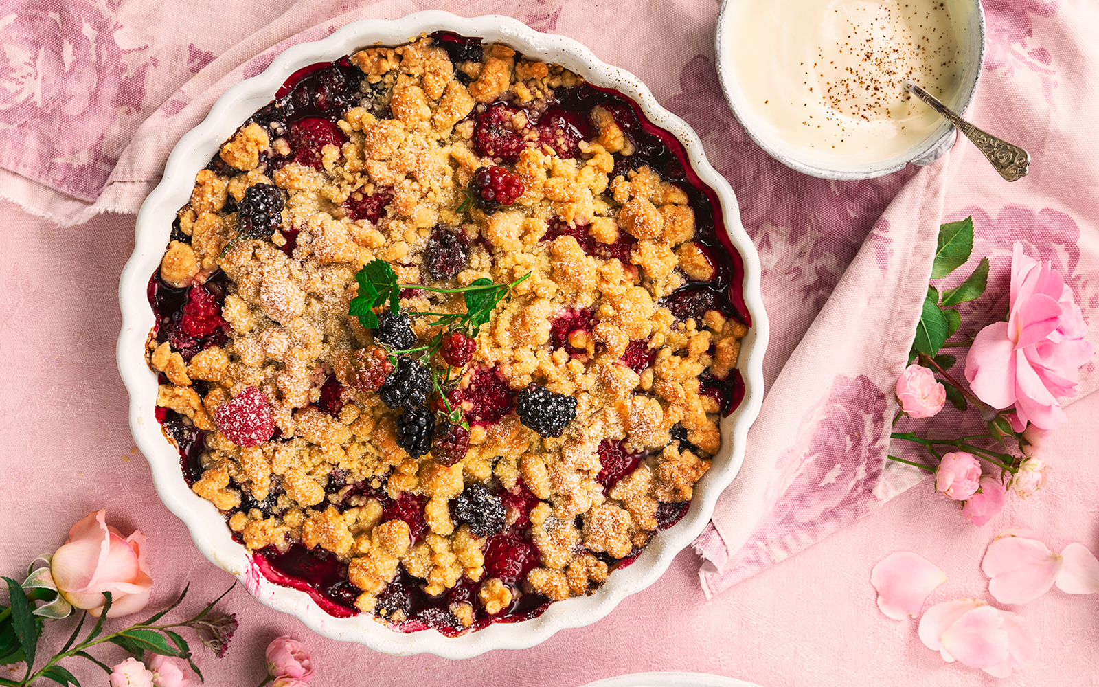 Smulpaj med hallon och björnbär