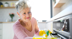 Rengör ugnen: Så blir ugnen skinande ren med enkla husmorsknep