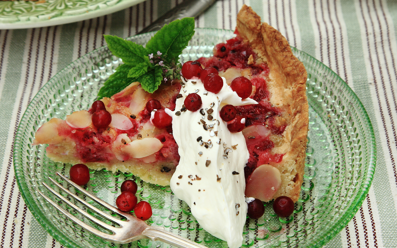 Lingonpaj med mandelmassa