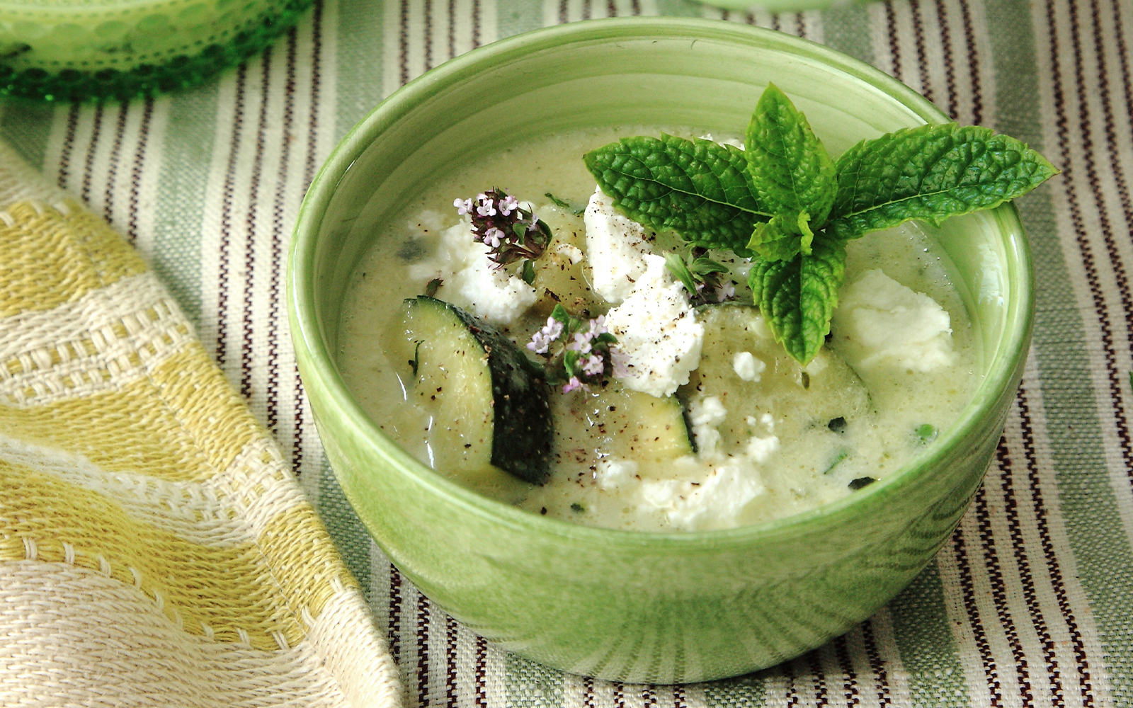 Squashsoppa med getost och örter