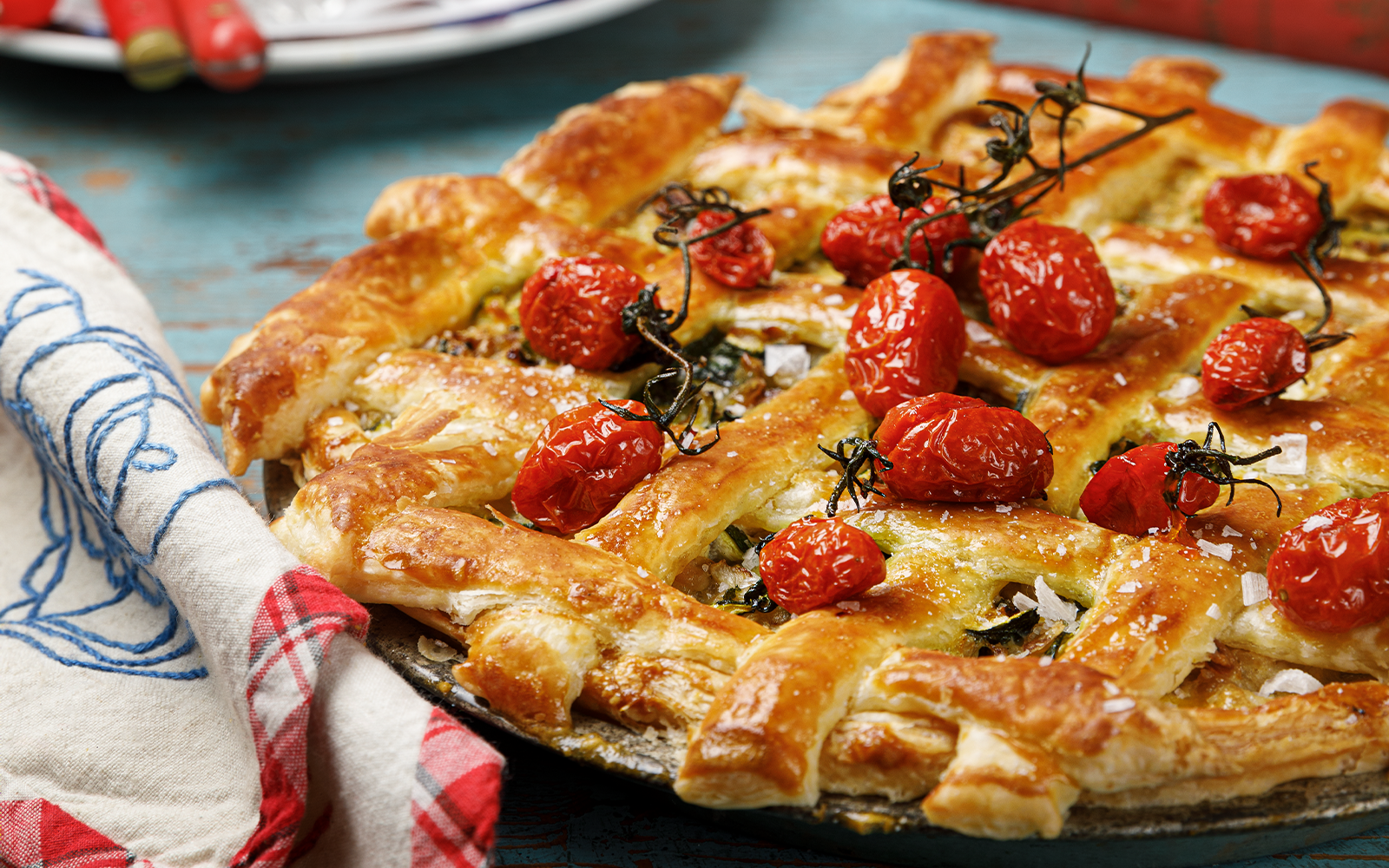 Färs- och zucchinipaj med smördegsgaller