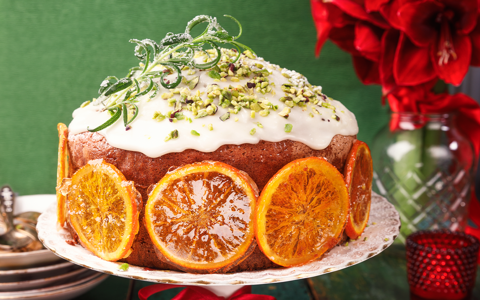Saffranskaka med florsockerglasyr och honungsglaserade apelsinskivor