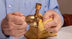 Putsa mässing: 5 husmorsknep för att rengöra mässing!