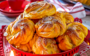 Saffransbullar med mandelmassa