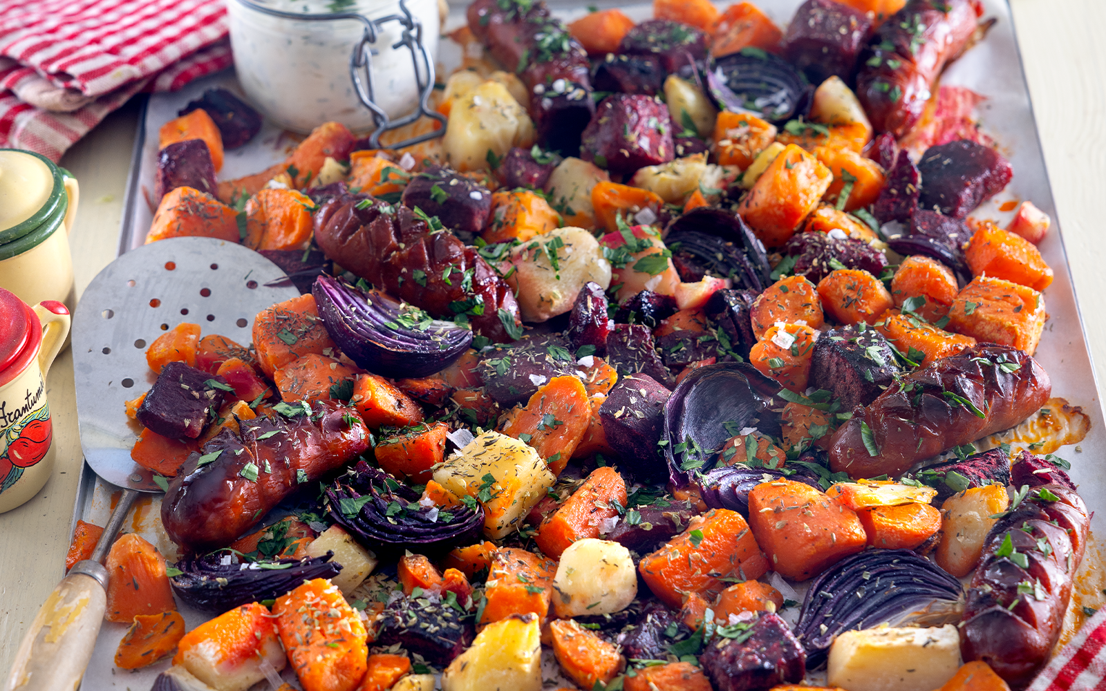 Örtkryddade rotfrukter med chorizo i ugn