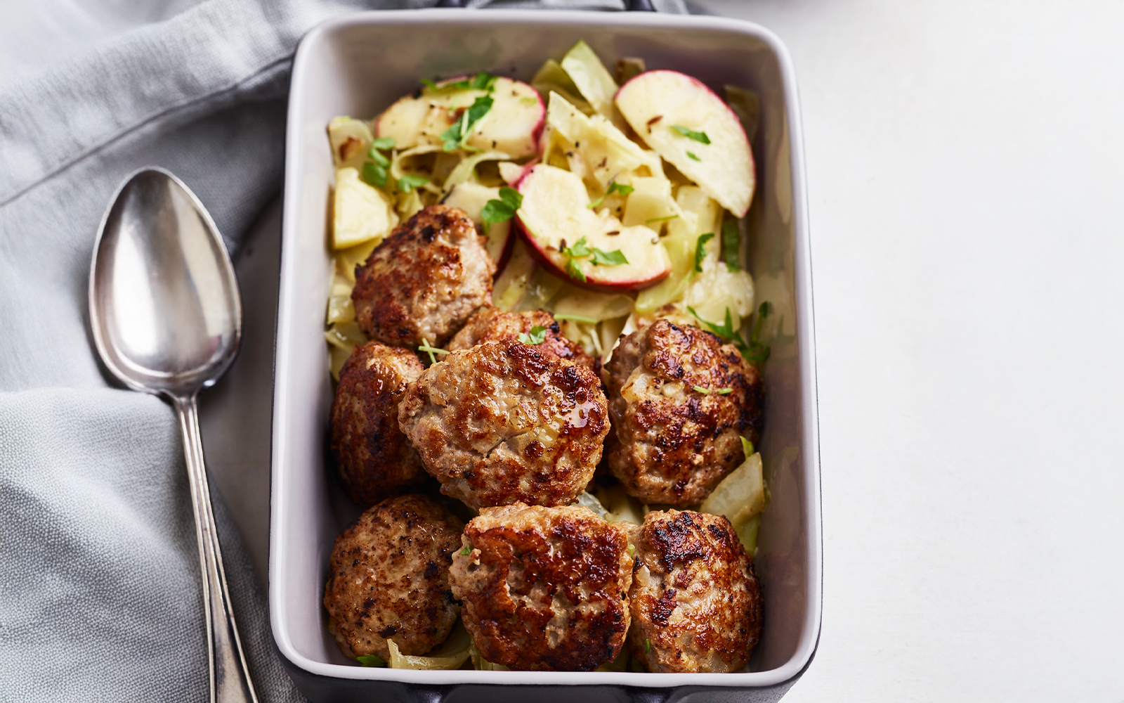 Biffar med gräddig kål