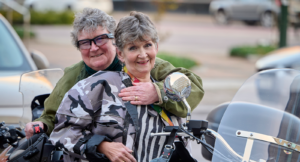 Eva och Marie: Vi vill ta hojarna till Rhendalen och fira på platsen där vi blev förälskade