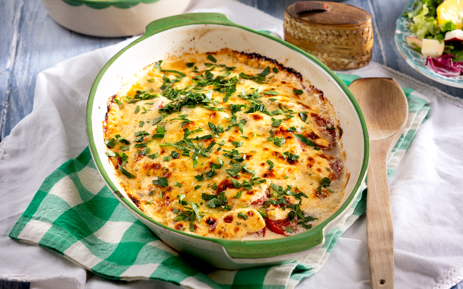 Fiskgratäng med täcke av crème fraiche