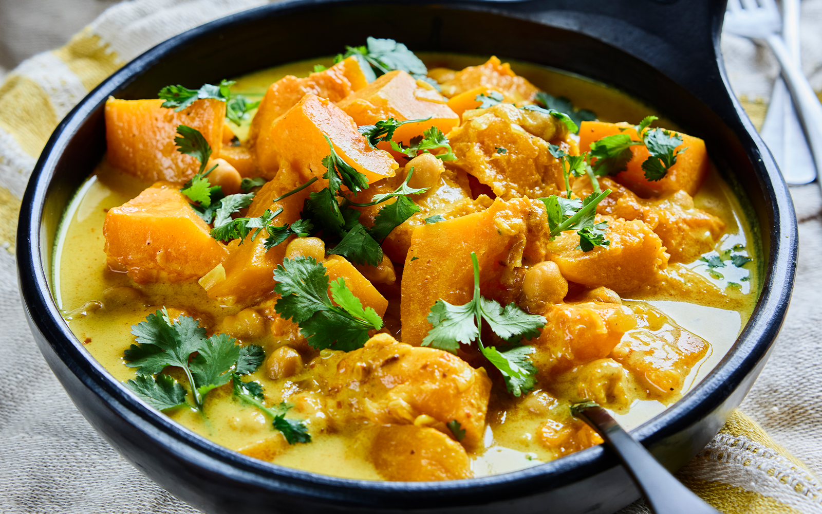 Indisk gryta med pumpa och kikärtor