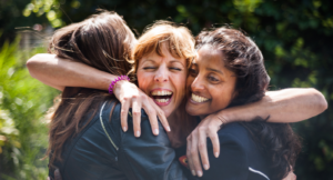 Snällhet gör oss lyckligare och friskare: ”Snällhet är som mässling, den sprider sig”