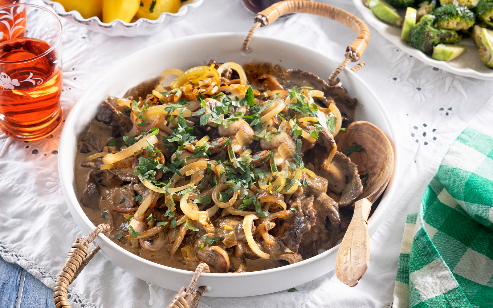 Lövbiff- och ­champinjongryta