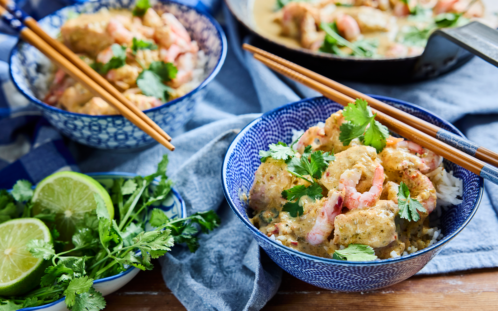 Lättlagad thaigryta med lax och räkor