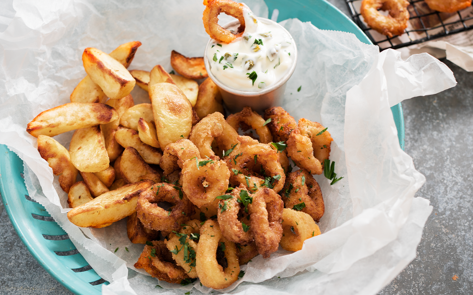 Friterad bläckfisk med kaprismajonnäs