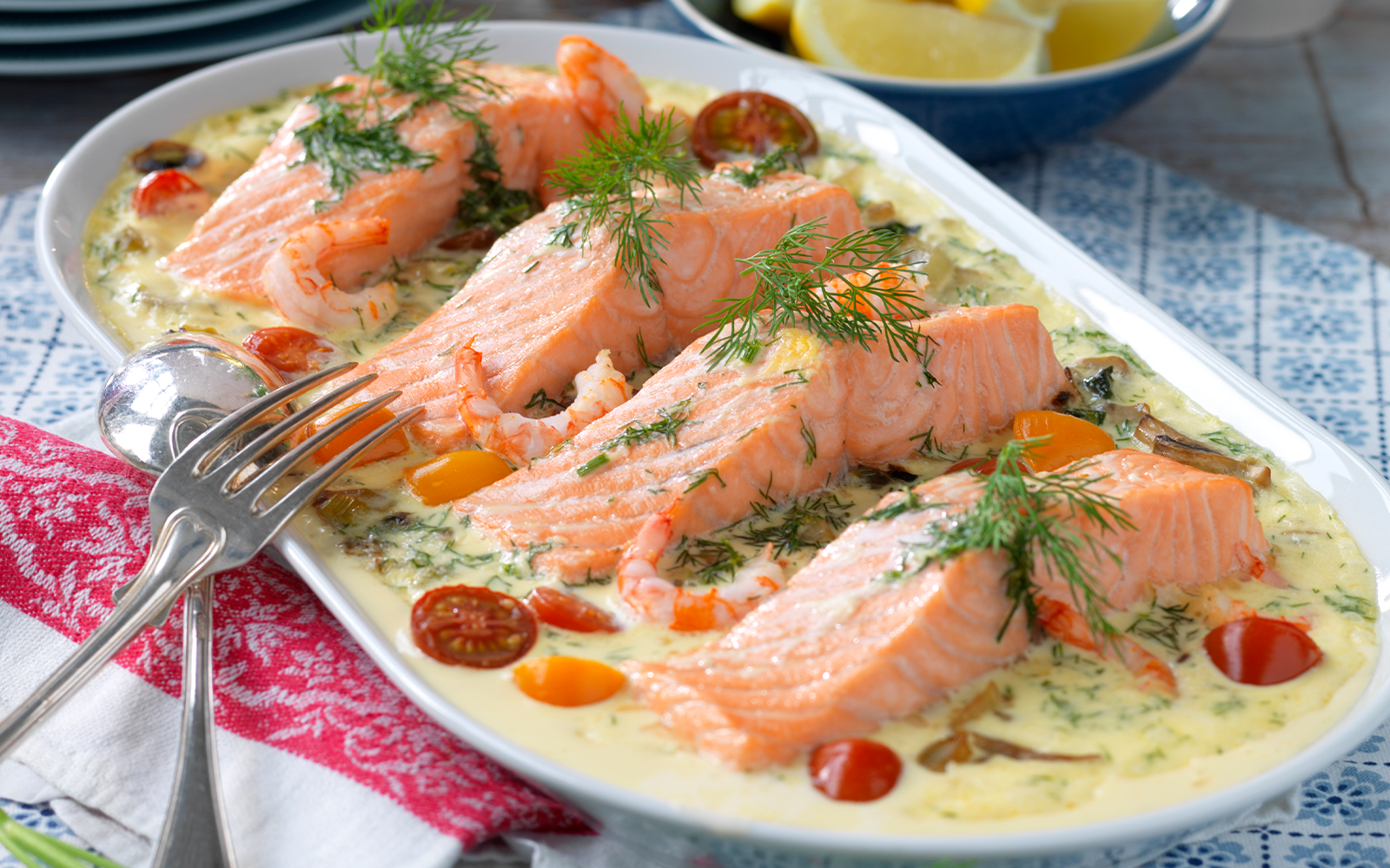 Ugnsbakad laxfilé med räkor